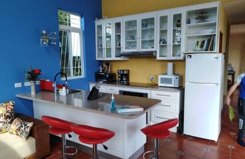 Orosi House | A beautiful home. Close to Orosi Thermal Pools!