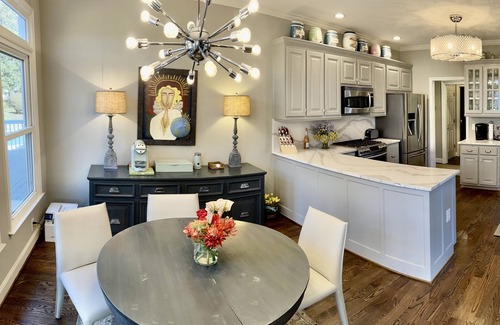 Peachtree City House | A beautiful pool and garden oasis on the golf course and PTC's golf cart paths.