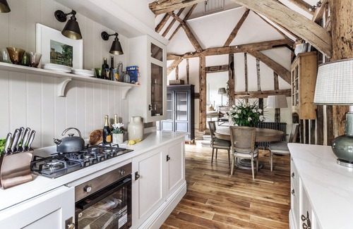 Westcott House | A beautiful private and romantic barn with a luxurious interiors.