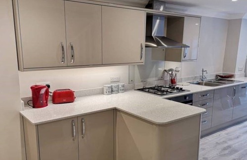 Guildford House | A beautiful property, centrally located in Guildford. Your home away from home.