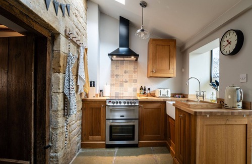 Stanton Cottage | A beautiful quintessential Cotswold Cottage - Honeysuckle Cottage, Stanton