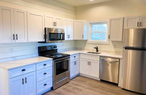 Naples Cottage | A beautiful Sunset Cottage. Amazing Mountain View’s and Sunsets.