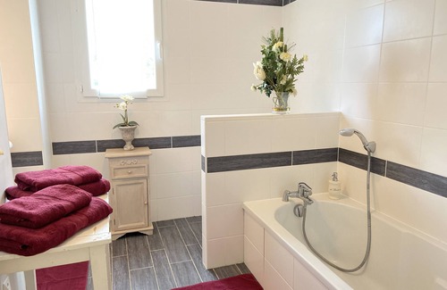 Larroque-sur-l'Osse Bed & Breakfast | A bed and breakfast