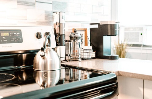 Mill River Apartment | A brick's throw away to Sally's Apizza!