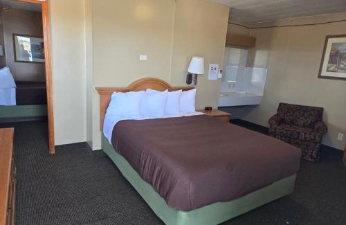 Chamberlain Hotel | A Bridge View Inn