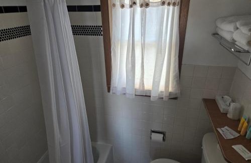 Chamberlain Hotel | A Bridge View Inn