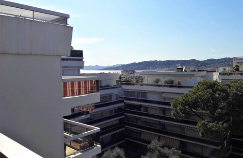 Cap-d'Antibes Apartment | A bright and spacious apartment with pool