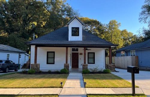 Atlanta House | A Cabin in the City with a 5 Star Lush Backyard