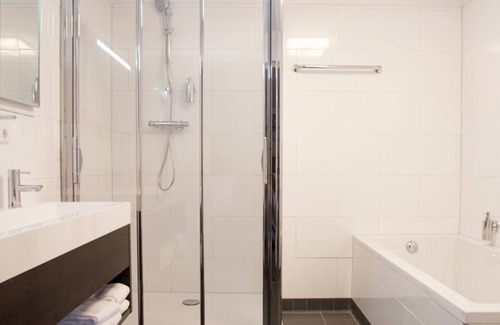 Bosgebied House | A Calm Hotel Stay Near Soestduinen Park & Amersfoort Sights- 4 Units