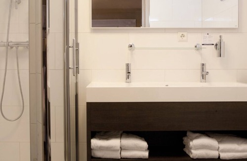 Bosgebied House | A Calm Hotel Stay Near Soestduinen Park & Amersfoort Sights- 4 Units