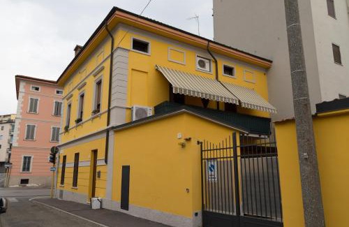 Cremona Apartment | A casa di Anna, elegant flat in Cremona