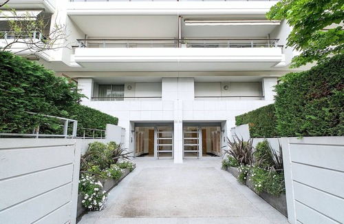 Pointe Croisette Apartment | A CASE AT PALM BEACH - FURNITURE *