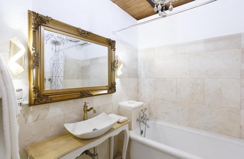 Montreux Apartment | A castle spirit apartment in Château du Châtelard