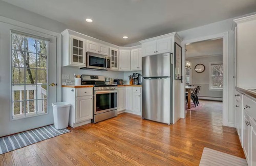 Monmouth House | A charming 5-bedroom lake house with AC in Monmouth on Cobbossee Lake.