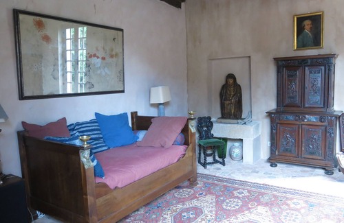 Chapeau Other | A charming and cozy little castle, surrounded by ponds. Nature, calm .
