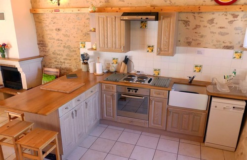 Sigournais Cottage | A charming barn in rural hamlet near Sigournais, 30 minutes from Puy du Fou.