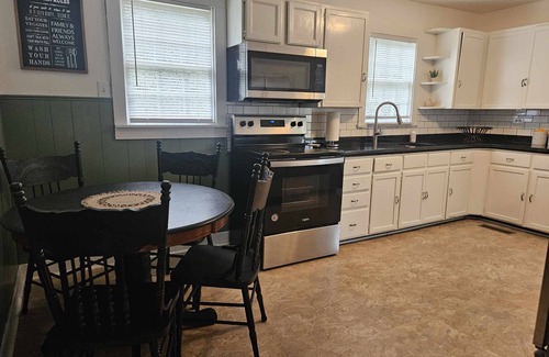 Greeneville Cottage | A Charming Craftsman's Cottage that is 5 minute walk from downtown Greeneville.