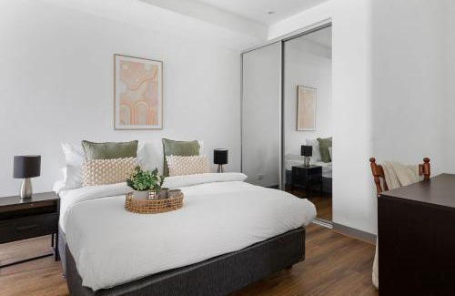Carlton South Apartment | A Chic 2BR Apt Near Melbourne Uni FREE Parking