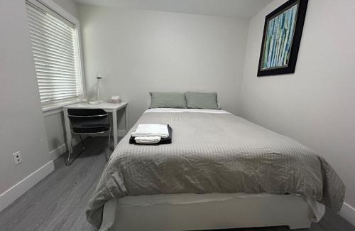 New Westminster House | A Comfortable 1Bedroom Suit with Seperate Entrance