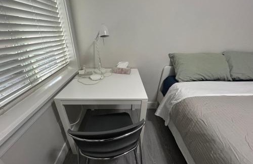New Westminster House | A Comfortable 1Bedroom Suit with Seperate Entrance