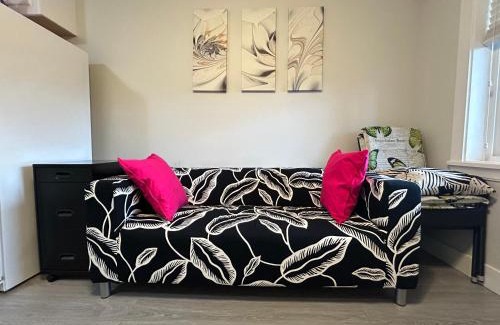 New Westminster House | A Comfortable 1Bedroom Suit with Seperate Entrance