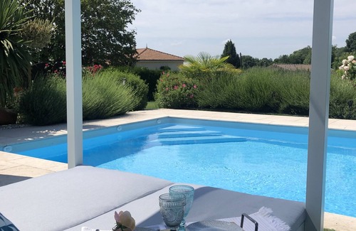 Charente Cottage | A comfortable and quiet gîte with private pool, wellness massages 🌺