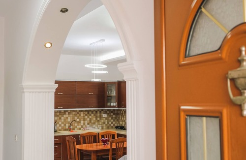 Ksamil Apartment | A comfortable home-away-from-home experience, close to everything.