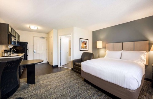 Troy Resort | A Convenient Suite for Your Detroit and Troy Adventures! Kitchen Available!