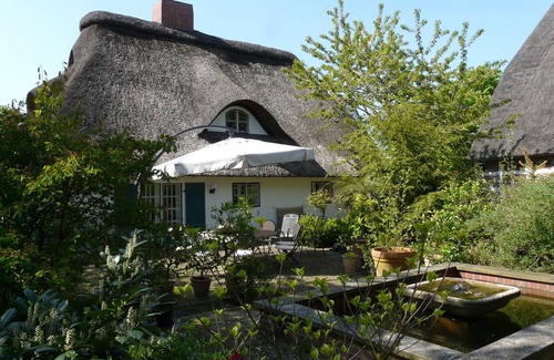 Jork Cottage | A converted fruit barn, thatched, on 2 floors with 2 bedrooms