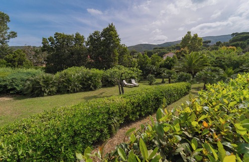 Procchio Apartment | A Country House by the Sea