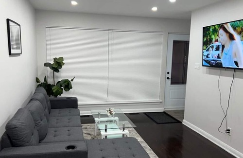 Golfdale Gardens House | A cozy 3 bedroom home located in a prime west hill of Scarborough