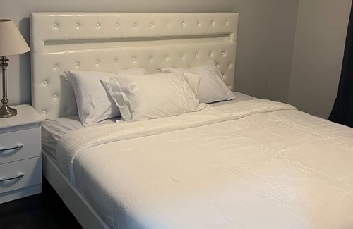 Golfdale Gardens House | A cozy 3 bedroom home located in a prime west hill of Scarborough