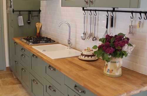 Ayen House | A Cozy Accessible Cottage with a Private Garden Le Mas No 16