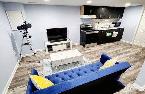 Petworth Apartment | A Cozy and Modern Apartment in Northwest DC - Free Private Parking
