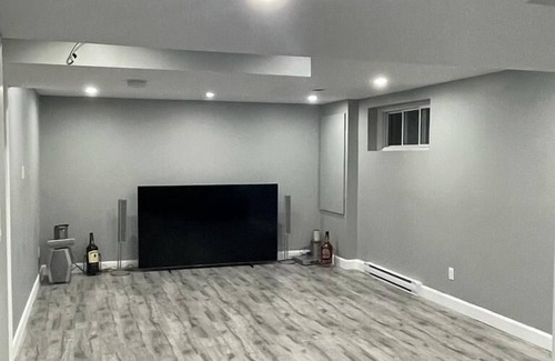 Vaudreuil House | A cozy cool basement for guest