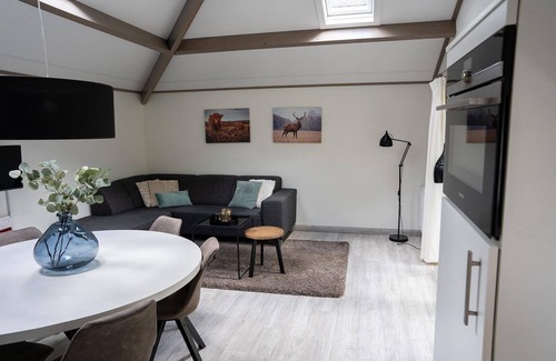 Ermelo House | A cozy farmhouse-style cottage in a wooded area with plenty of privacy. Want to get away from it all and enjoy nature? This is possible in this comfortable 4+2-person accommodation at the Heivlinder near the Speulder Forest and the moors of Ermelo!