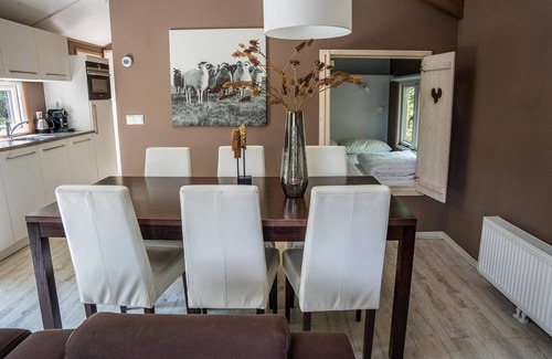 Ermelo House | A cozy farmhouse-style cottage in a wooded area with plenty of privacy. Want to get away from it all and enjoy nature? This is possible in this comfortable 4+2-person accommodation at the Heivlinder near the Speulder Forest and the moors of Ermelo!