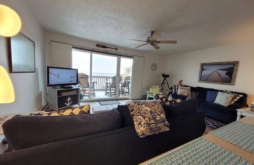 Port Clinton Condo | A cozy gem with a million dollar view located in Port Clinton, Ohio