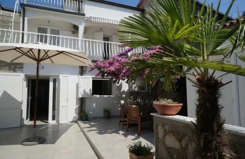 Susica Villa | A Cozy Home In the Heart of Old Murter, Croatia