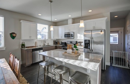 Ocean Shores House | A cozy home to place your Bigfoot prints on the beach