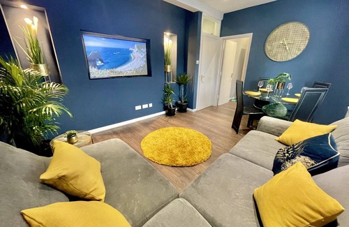 Boscombe Apartment | A Cozy Oasis - A Stroll from Gardens to Beach