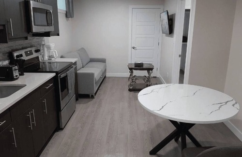 Saskatoon House | A cozy one bedroom suite located in the peaceful neighborhood of Evergreen.