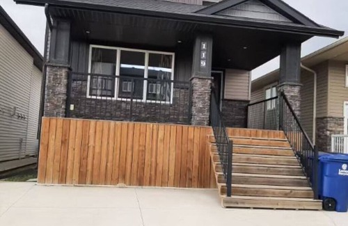 Saskatoon House | A cozy one bedroom suite located in the peaceful neighborhood of Evergreen.