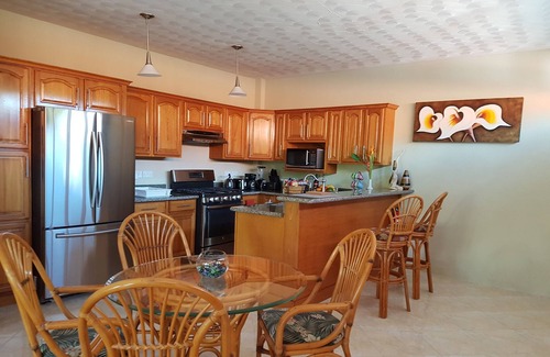 Marigot Bay Villa | A Cozy Retreat with Breathtaking Views, Minutes from the Beach:Casa Vista 2BR