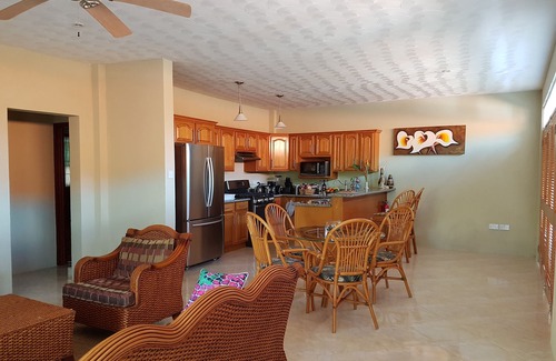 Marigot Bay Villa | A Cozy Retreat with Breathtaking Views, Minutes from the Beach:Casa Vista 2BR
