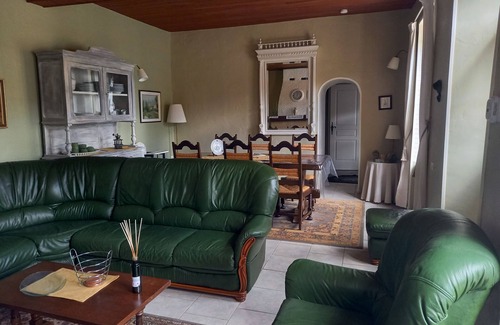 Estampes House | à Dassabet, a gite with garden, patio and swimming pool in rural setting