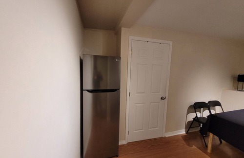 Longueuil House | A double-bed bedroom for rent