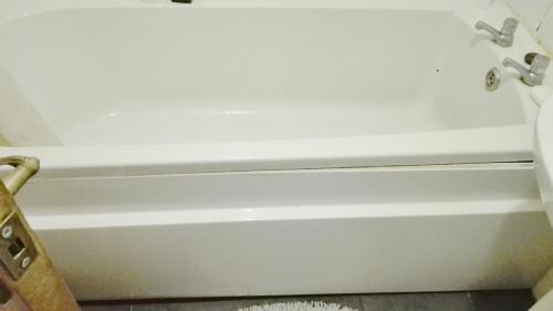 North West House | A Double Bedroom Near Glasgow City Centre Not in Great Condition Suitable for Short Stay