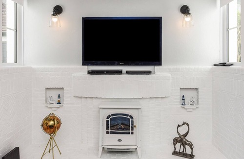 Middleton-on-Sea Cottage | A family house that sleeps 8 guests in 4 bedrooms