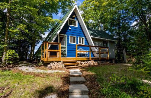 Leeds and the Thousand Islands House | A-frame Cottage Lakeside, Charleston lake